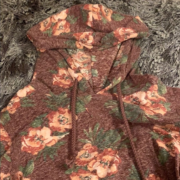 Long sleeve hooded shirt - Picture 2 of 2